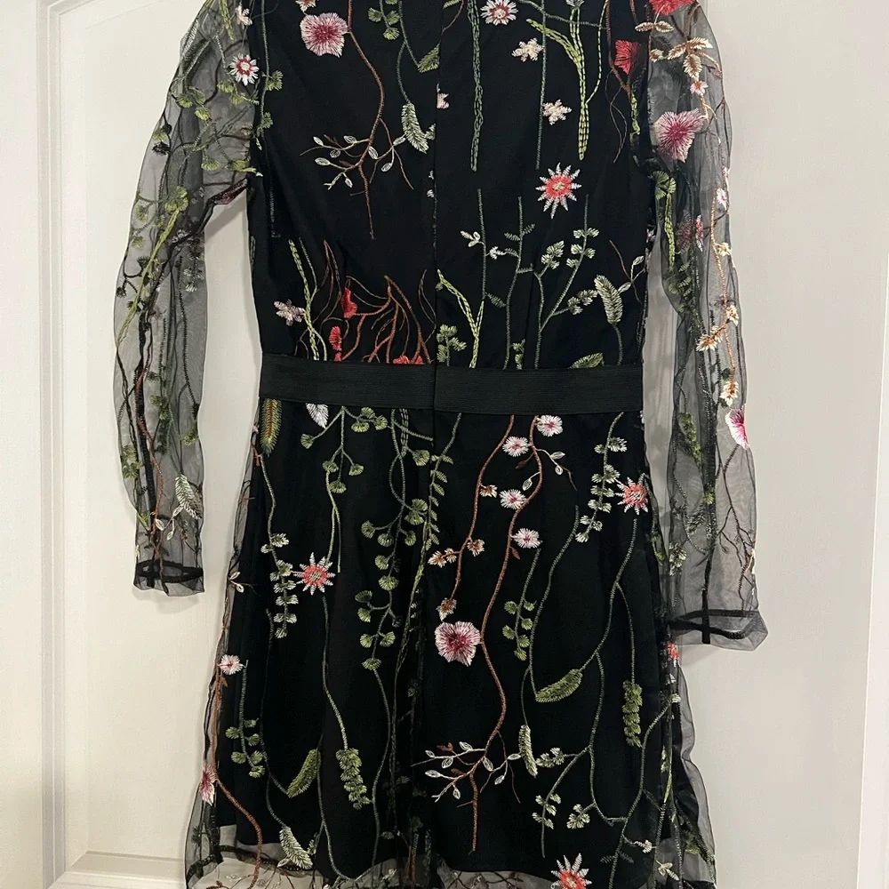 Floral, belted waist dress - Picture 3 of 3